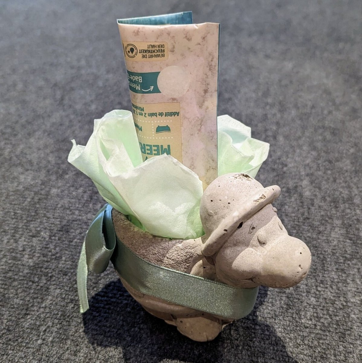 Danke für alle Einsendungen, an das Komitee, die Sponsor_innen der <a href="/ComicSolidarity/">Comic Solidarity | (Web)comic Initiative ✨🌈</a> und die Veranstalterin <a href="/Connichi/">Connichi</a>.
Wir gratulieren den Gewinner_innen und schicken die Arties auf den Weg zu euch.
#gincoaward

Danke an <a href="/Livanyaa/">Livanya</a> <a href="/Andi_H3ld/">Der Tele-Stammtisch | Andi</a> @HaikoHoernig für die Preisverleihung!