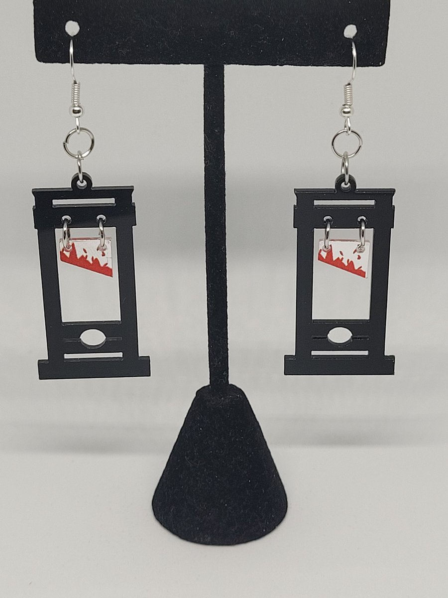 Some of my favorite pieces are looking for new homes this weekend ✨️

Take 25% off your entire purchase thru 10/1 and help us celebrate three years since the shop opened!

Etsy.com/shop/Delightfu…