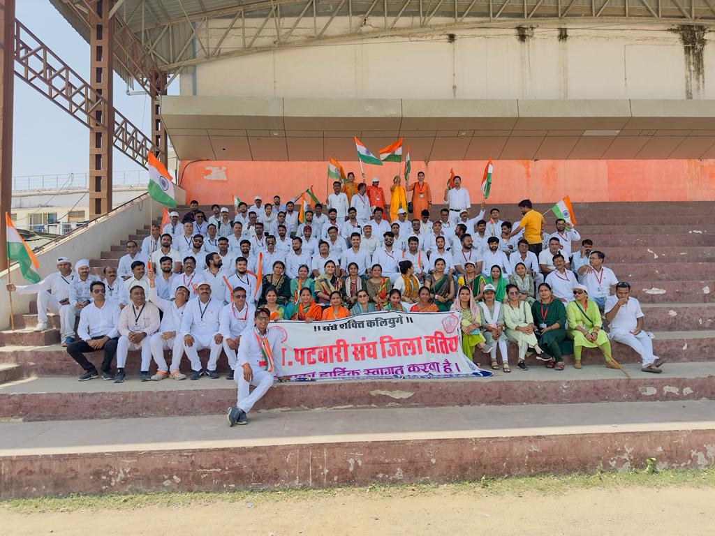 Gangaram_Baghel's tweet photo. #2800GradePay 
आदरणीय  मामा @ChouhanShivraj  जी प्रदेश  के मुखिया के नाते अपने परिवार के सदस्य पटवारियों के लिए भी कुछ विचार करने की कृपा 🙏🏻
आज प्रांत का पूरा पटवारी संबर्ग हताश बैठा आपकी और देख रहा है  🙏🏻🙏🏻
उनका भी कुछ भला करवा दीजिए आदरणीय  @CMMadhyaPradesh  जी बड़ी कृपा होगी। https://t.co/aAazm8cwIN