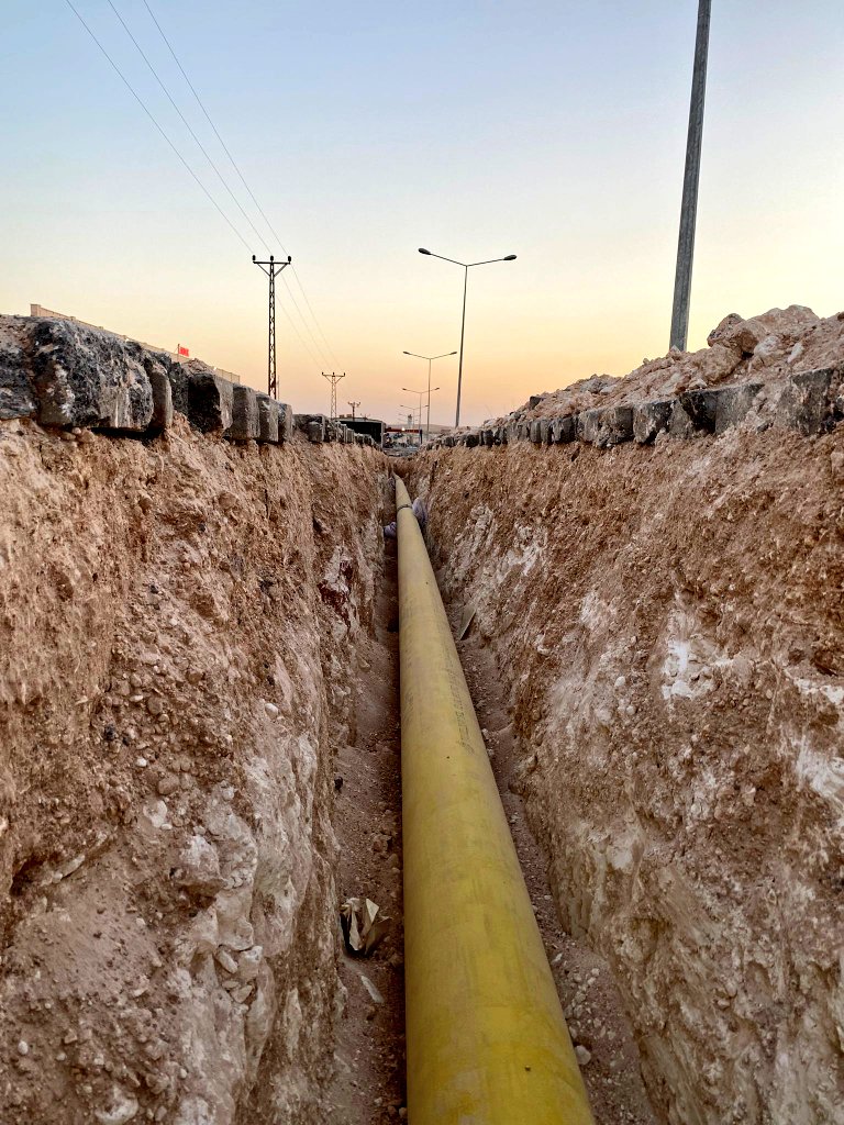 Bölgemizin bir alt yapı sorunu daha tamamlanıyor.
İlave alan batı kısmımızda AKSA tarafından doğalgaz çalışmalarına başlandı.
AKSA Doğalgaz yetkililerine özverili çalışmalarından dolayı teşekkür ediyoruz
<a href="/hasansildak/">Hasan ŞILDAK</a> <a href="/sanliurfatso/">ŞUTSO</a> <a href="/NebiByrm/">Nebi BAYRAM</a> <a href="/Muhiyettinkele2/">Muhiyettin kelekçi</a> <a href="/Os_Oktay/">Osman Oktay</a> <a href="/UralNezih/">Muhammed Nezih URAL</a>