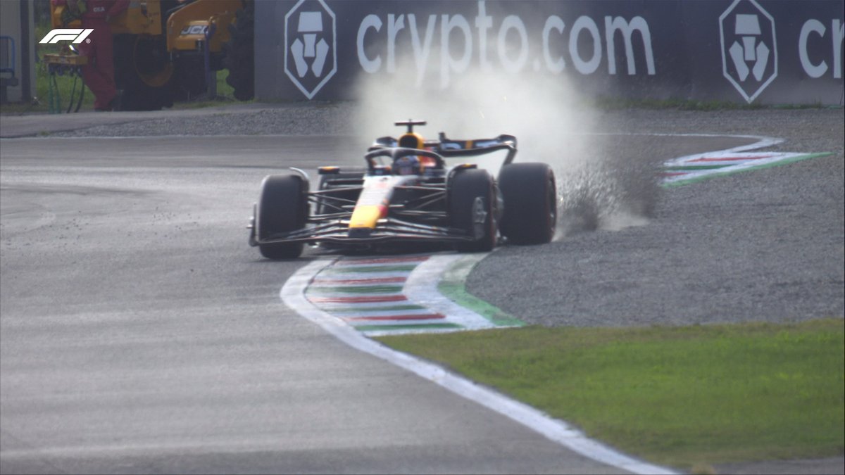 Replays show Max Verstappen dips it into the gravel on his flying lap,  leaving the Dutchman sitting in P3 #ItalianGP #F1