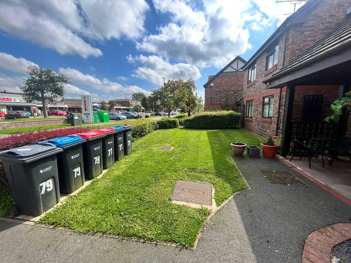 mancoedvm's tweet image. It&apos;s never just a #grasscut. 🌱 
When our grounds maintenance team turn up to make your outdoor space look beautiful, they know what they are doing! ☀️ This Chester residential area has had some ground maintenance magic, leaving it sparkling.🪄 #mancoed #groundsmaintenance