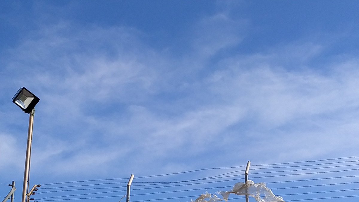 sudapollismes's tweet photo. D'una turmenta que havia de ser bestial als núvols esvaïts del canvi climàtic en menys de dues hores a València.
#planclima https://t.co/TNlSOYUqvj