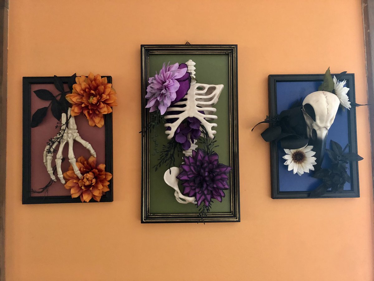 cronaj's tweet image. Bought the middle one, made the other two to make a set. #spookydecor #imreadyforhalloween