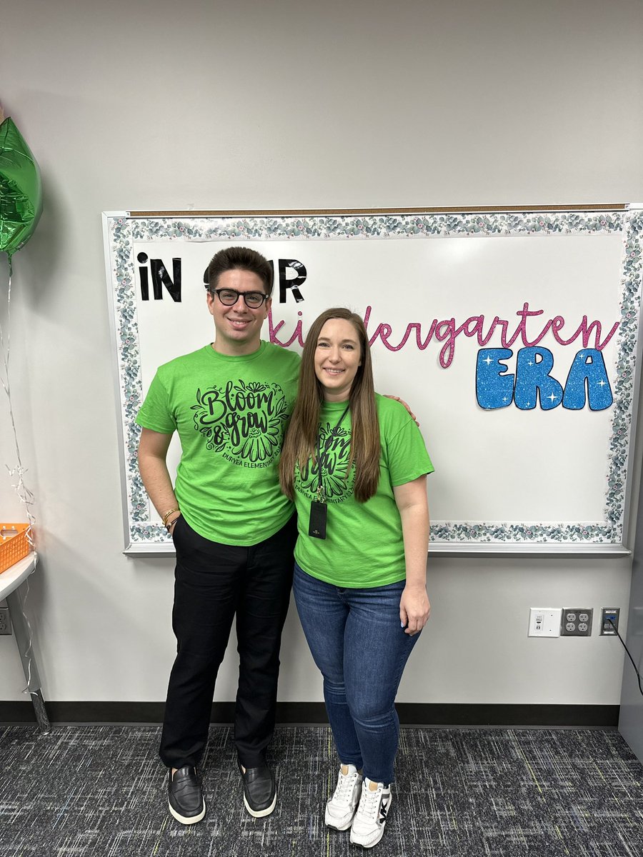 VeronicaGranat6's tweet photo. @duryeaschool kinder team entered Our Kindergarten Era 💚💚💚 @jperez0301  @gmachin_ @TASSNEWTON @Barwill71 @BarronTeaches https://t.co/B9JFb0MNjT