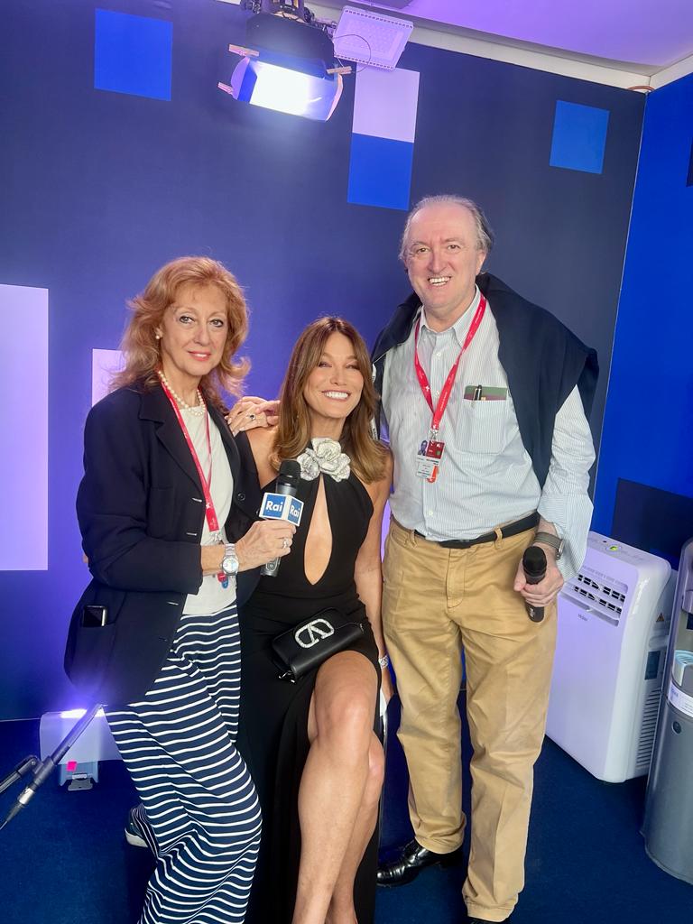Venezia 80: dopo l' intervista con una splendida e amabile Carla Bruni, voce narrante del Doc dedicato agli 80 anni della Mostra, di Raicom