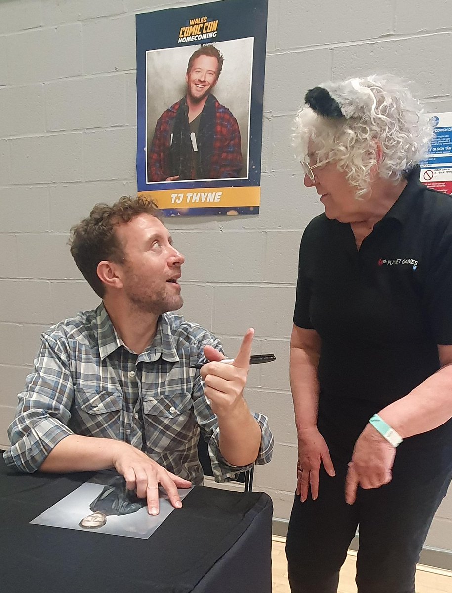 walescomiccon's tweet photo. The always wonderful @TJThyne signing today! #KingoftheLab #WalesComicCon #WCC2023 🧪 https://t.co/PPdzBWGUsZ