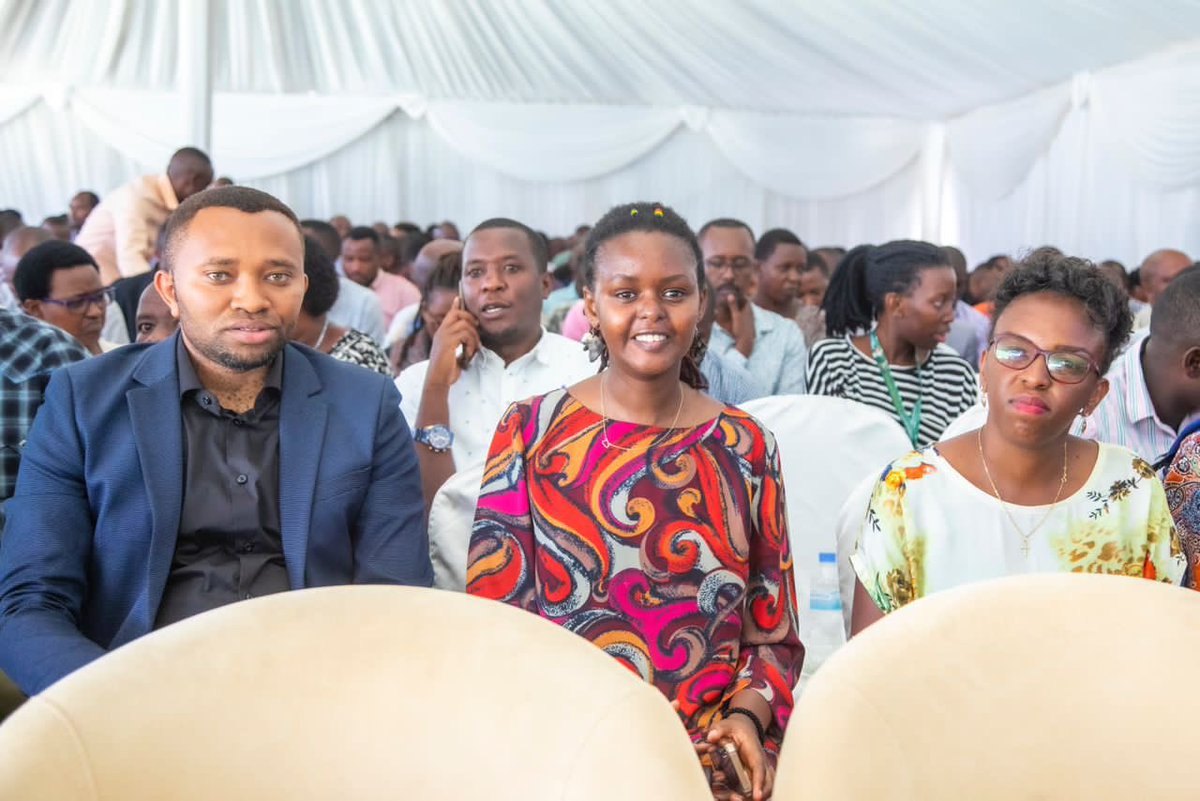 GagaUwera's tweet photo. #AgUpdatesRw 

Umusaruro w’inkoko wavuye kuri MT 30,000 z’inyama muri 2016 ugera kuri MT 40, 000 muri 2022 ukaba witezwe kugera kuri MT 45,000 muri 2024. 

#Season2024A https://t.co/QxM9ZB6C2I
