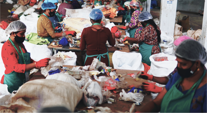 Plastiks_io's tweet photo. 🧐Do you remember Esperanza?
One of its main missions is to provide decent jobs for women, and for this reason, women represent more than 60% of its employees.
#everyoneequally #newopportunities #recoveryproject https://t.co/1WwVvOH5FG