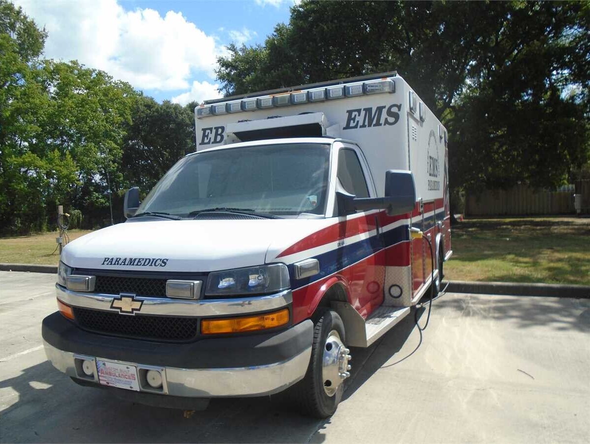 municibid's tweet image. Discover the perfect #Ambulance for your mission! 🚑 From swift #medicalresponse to versatile #RVconversion, find your ideal fit at: mbid.us/3Pl60Dm

#trucks #ford #chevrolet #Jamestown #Liverpool #BatonRouge #paramedic #ems #emt #emslife #fire #campulance #ambulancelife