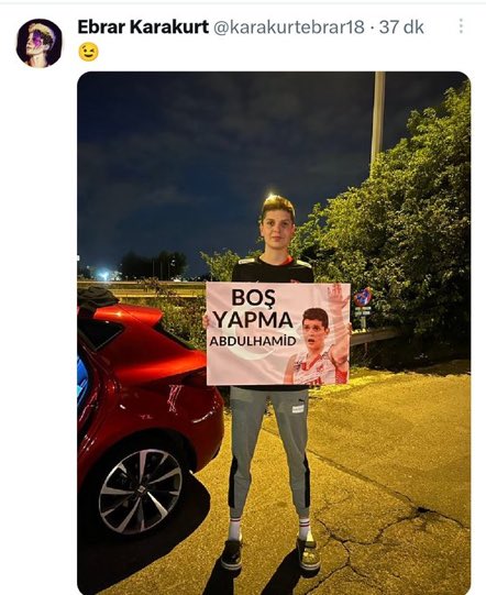 Bunlar ülkemi temsil ediyor başarı olunca Ülkemden çok LGBT reklamı yapılıyor ben hiç kale almıyorum izlemiyorum. Ebrar Karakurtu Milli takımda istemiyoruz. Abdülhamid ismi özenle seçilmiş.