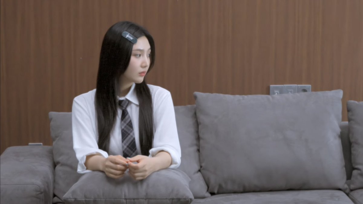 cinemanyas's tweet photo. OMG WE’RE GETTING NEW MUSIC  &amp; AN MV ON JOY’S BDAY???? 

https://t.co/CJrLTGW3r4 https://t.co/YD1agB3U4A