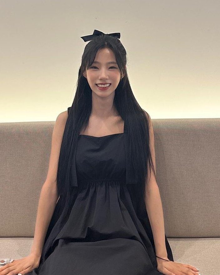 이 딸랑구 스타일은 완전 정반대인데 웃는건 복붙한것처럼 똑같네🥱