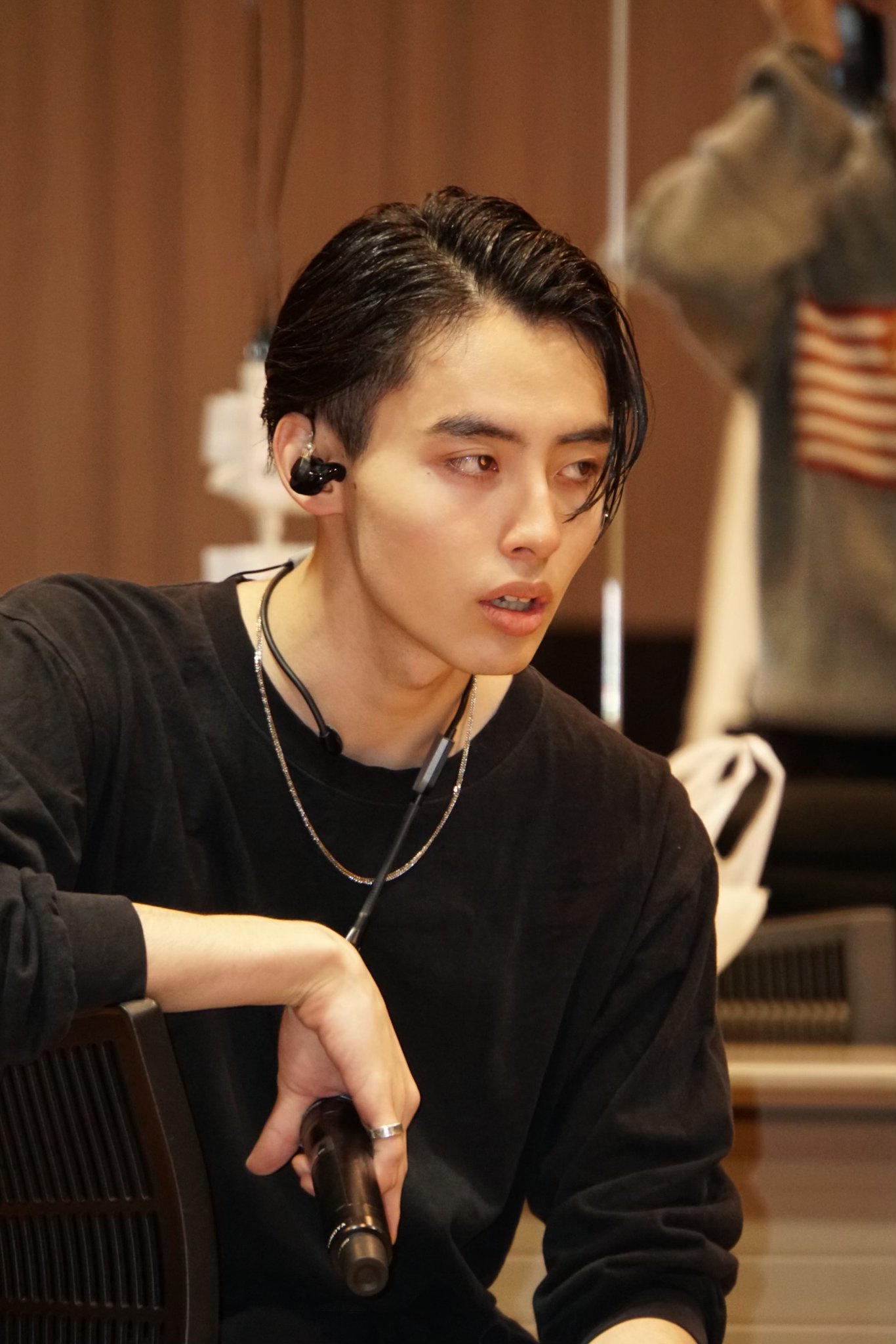 F5B45sUawAErohZ.jpg:large