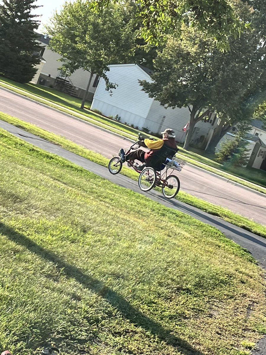 MEHS_GirlsCC's tweet photo. During our workout at Benson Park today…this gentleman shared some well wishes for our team this season. His story left a lasting impression! He graduated HS in 1947...ran XC for the University of Minnesota! #inspired #XCfam #bettereveryday #WeAreMEHS #MAPSready #shareyourstory https://t.co/EZJBkMboRM