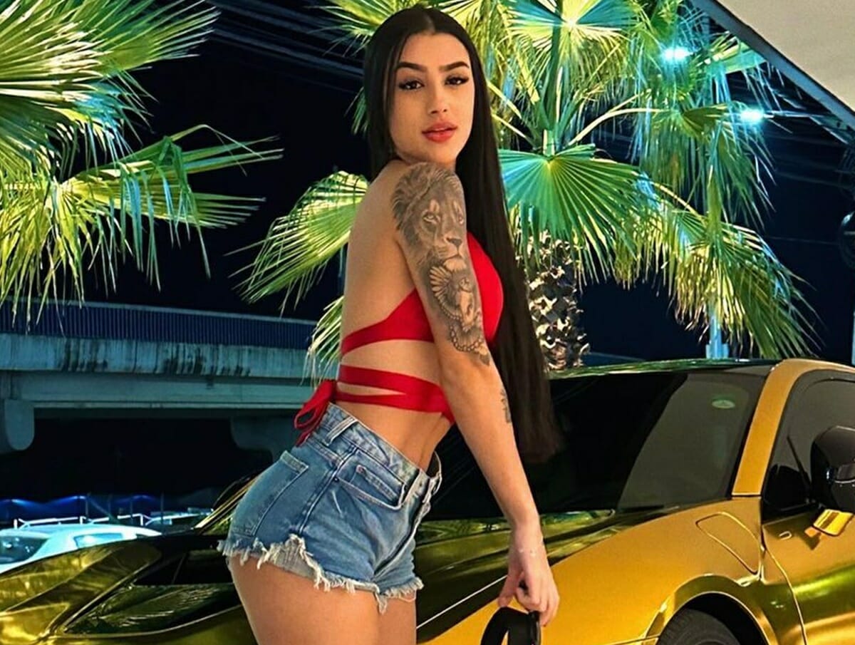 ObsFamosos's tweet image. Bia Miranda elege biquíni finíssimo nas cores do Brasil e causa alvoroço | is.gd/V5lm8j
#BiaMiranda