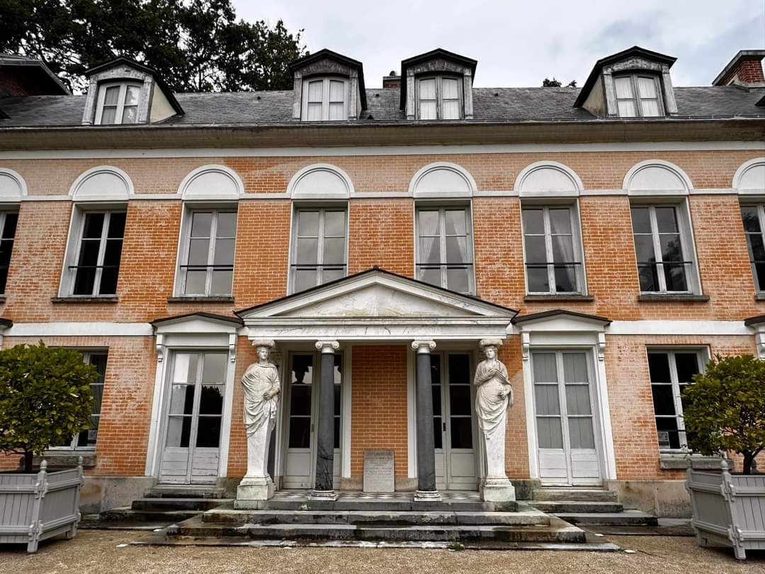 PascalBudor's tweet image. visite de la maison de Chateaubriand située dans un très joli parc que lui même a conçu , permet de découvrir la vie que menait l'écrivain, entre 1807 et 1817.
C'est en ces lieux qu'il débuta l'écriture des Mémoires d'outre-tombe.
#pascalbudor #combourg #écrivain