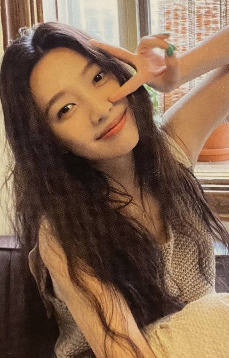 starIightjoyy's tweet photo. Happiest birthday to our Joy!! I will forever be thankful that you've come to my life. Thank you for helping me get through my hardest days. I will always support you on your journey.

HAPPY BIRTHDAY JOY
#바로오늘이야_조이_벌쓰데이
#수영아_네가웃으면_우리도좋아
#BeThereforJoyDay https://t.co/vcWHvvrZZz