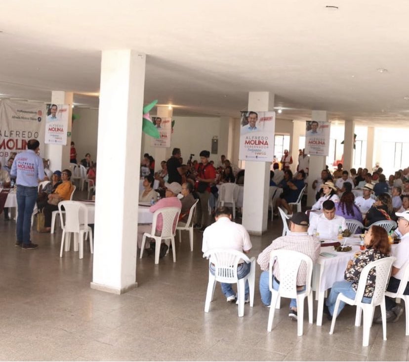 AlfredoMolinaTr's tweet image. #Fusagasugá siempre #Enmarcha 🫶

Mil gracias a nuestros #comunales 🤝 con quienes hemos trabajado durante más de 10 años con esmero y compromiso por el progreso de esta ciudad.

Seguiremos trabajando incansablemente por el bienestar de nuestro departamento #Cundinamarca.