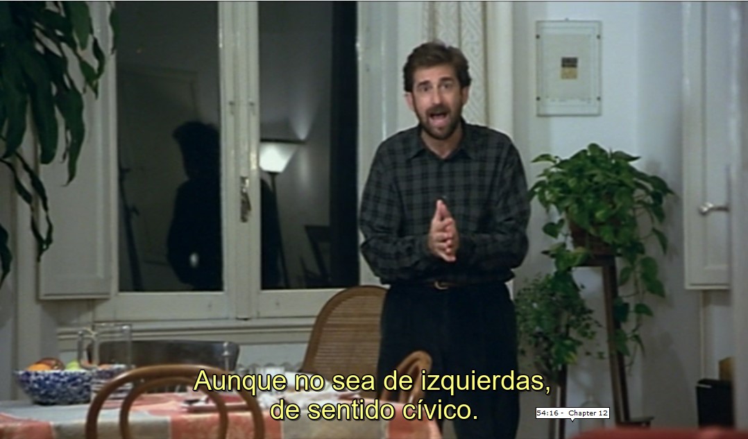 Un Giovanni hablando a los dirigentes del partido que va a votar, en "Aprile" de Nanni Moretti. 
La pasan hoy en el <a href="/cineclubmuni/">Cineclub Municipal</a>