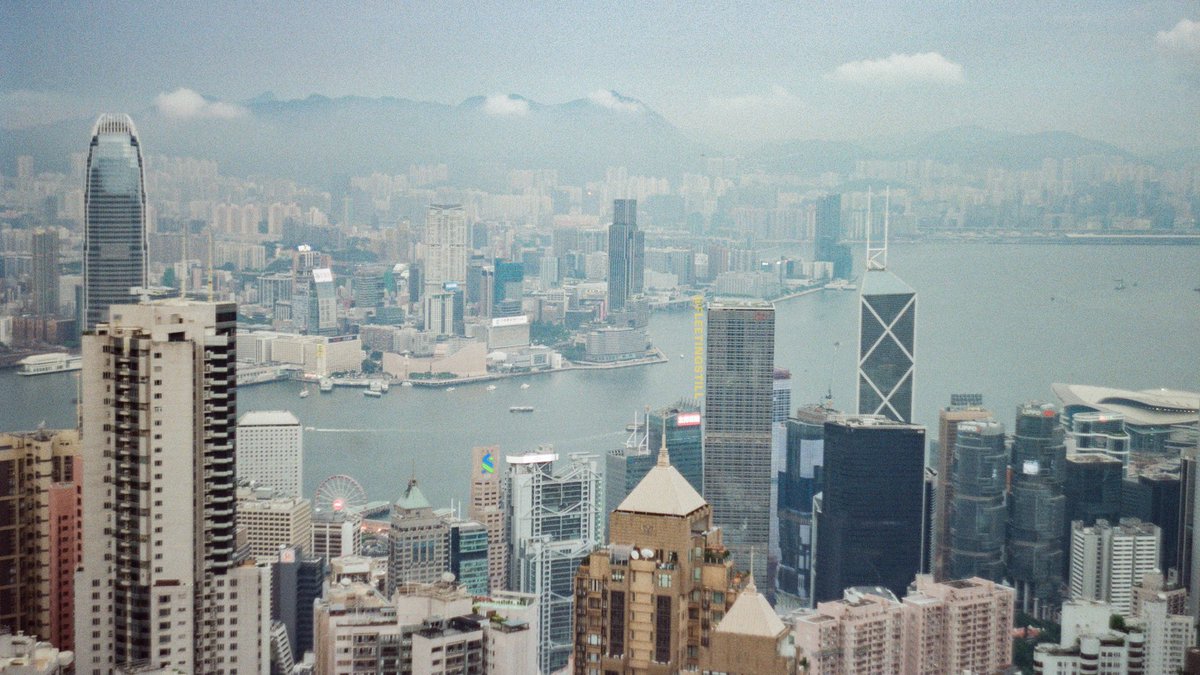 it was a cloudy afternoon / from the peak

kodak gold 200 + pentax electro spotmatic 1st gen + helios 44-2 58mm f2 lens #35mm