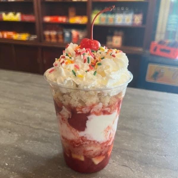 indepsquare's tweet photo. Independence is rich with history. Be sure to try this delish Strawberry Shortcake Stacker at Clinton’s Soda Fountain famously known as the place where President Truman worked as a young boy.
#ClintonsSodaFountain #santacaligon #indepmo https://t.co/yHVCWVpaO8