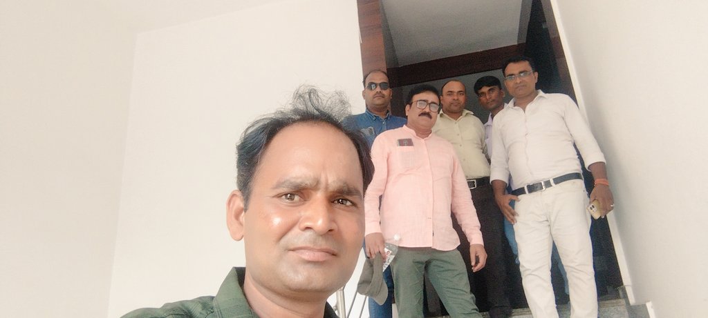 सिक्का दोनो का होता है हेड का भी, टेल का भी
पर वक्त सिर्फ उसका होता है, जो पलटकर के ऊपर आता है..!!
एक न एक दिन हम लोगों का भी पेज पलटकर ऊपर आएगा,
हम लोगों का सम्मान ही हम लोगों की जीत है।
             राधे राधे
                     जय श्री कृष्ण
                       🙏🏻🙏🏻🙏🏻