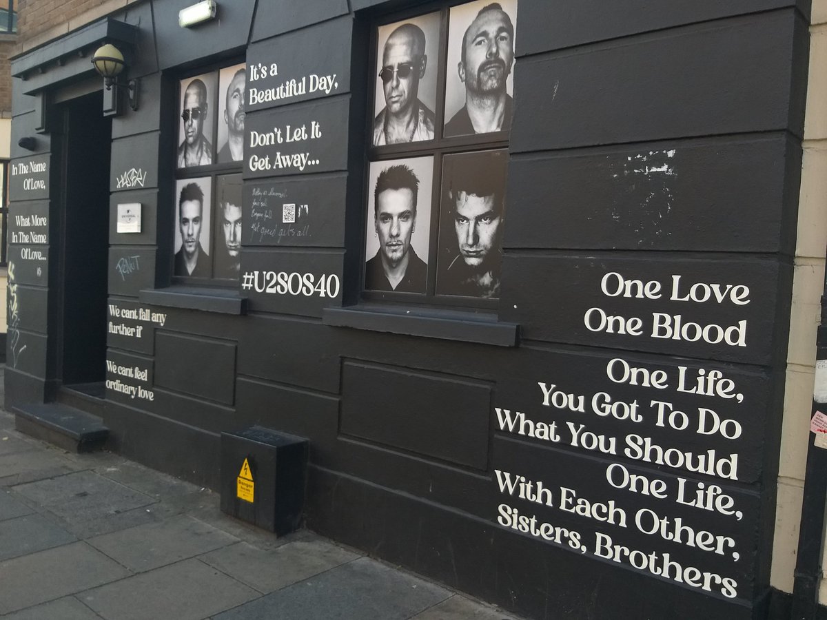 mosci68's tweet image. Trova l'intruso 🤣
#U2 #u2sos40 #Dublin #Ireland