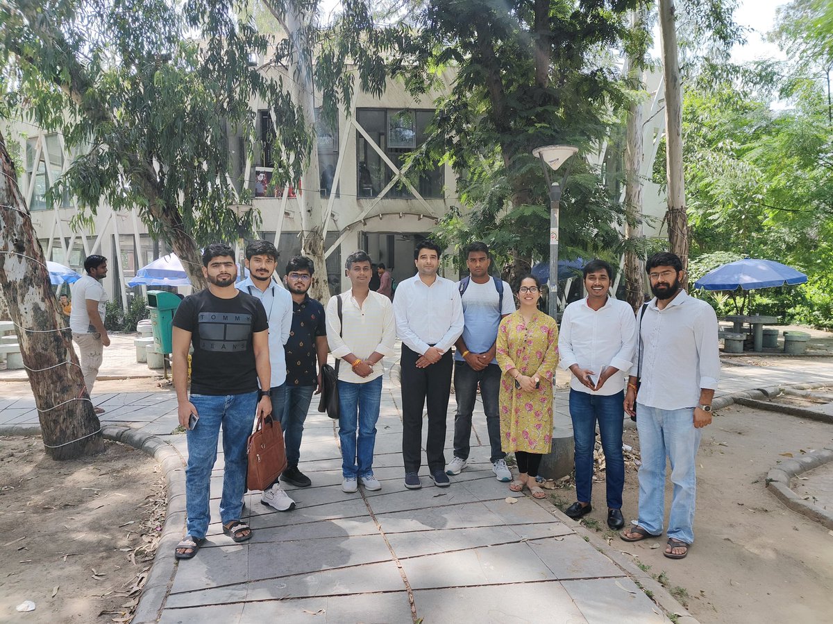 ABVPVoice's tweet photo. जामिया मिल्लिया इस्लामिया विश्वविद्यालय, दिल्ली में राष्ट्रीय मंत्री @GMAliAhmed_JK ने प्रवास के निमित्त विश्वविद्यालय इकाई के कार्यकर्ताओं के साथ बैठक करने सहित विभिन्न संकायों के विद्यार्थियों एवं छात्रावासों में रहने वाले विद्यार्थियों से मिलकर विभिन्न विषयों पर चर्चा की। https://t.co/HCiGXG7gVZ