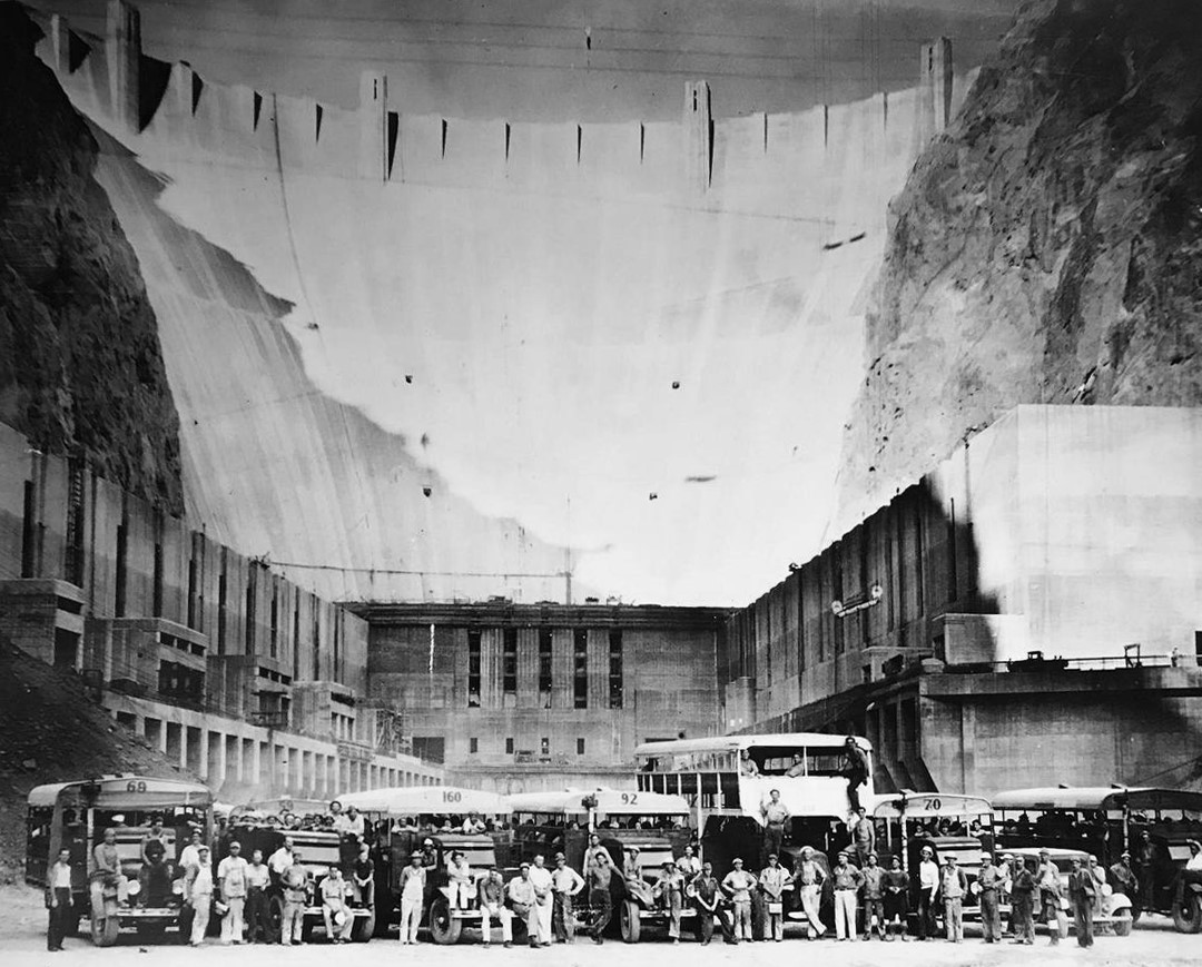 MojoAdventure's tweet photo. Hoover Dam Completed, 1936. Workers stage beneath the powerplant on the dry riverbed. Last shots before the Colorado River was released back into the canyon...
#History #HooverDam #LasVegas #LakeMead #ColoradoRiver #Reclamation #Hydropower #Reclamation #USBR #Dam #ModernMarvels https://t.co/UcTjMnmZSL