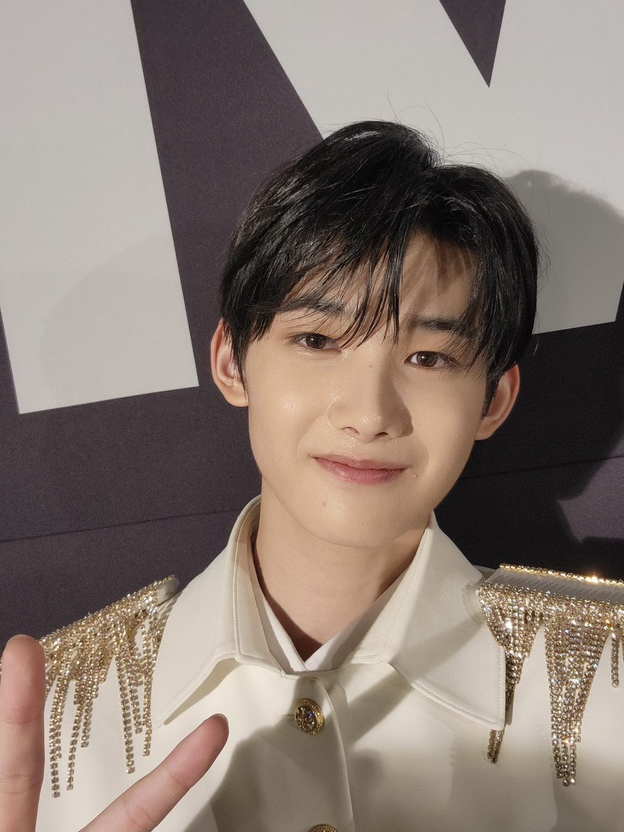 0408FEED's tweet photo. happy one year to this first selca of our jo as &amp;team member  #ジョー #JOASAKURA #andTEAM_JO https://t.co/GPSNfq2uhE