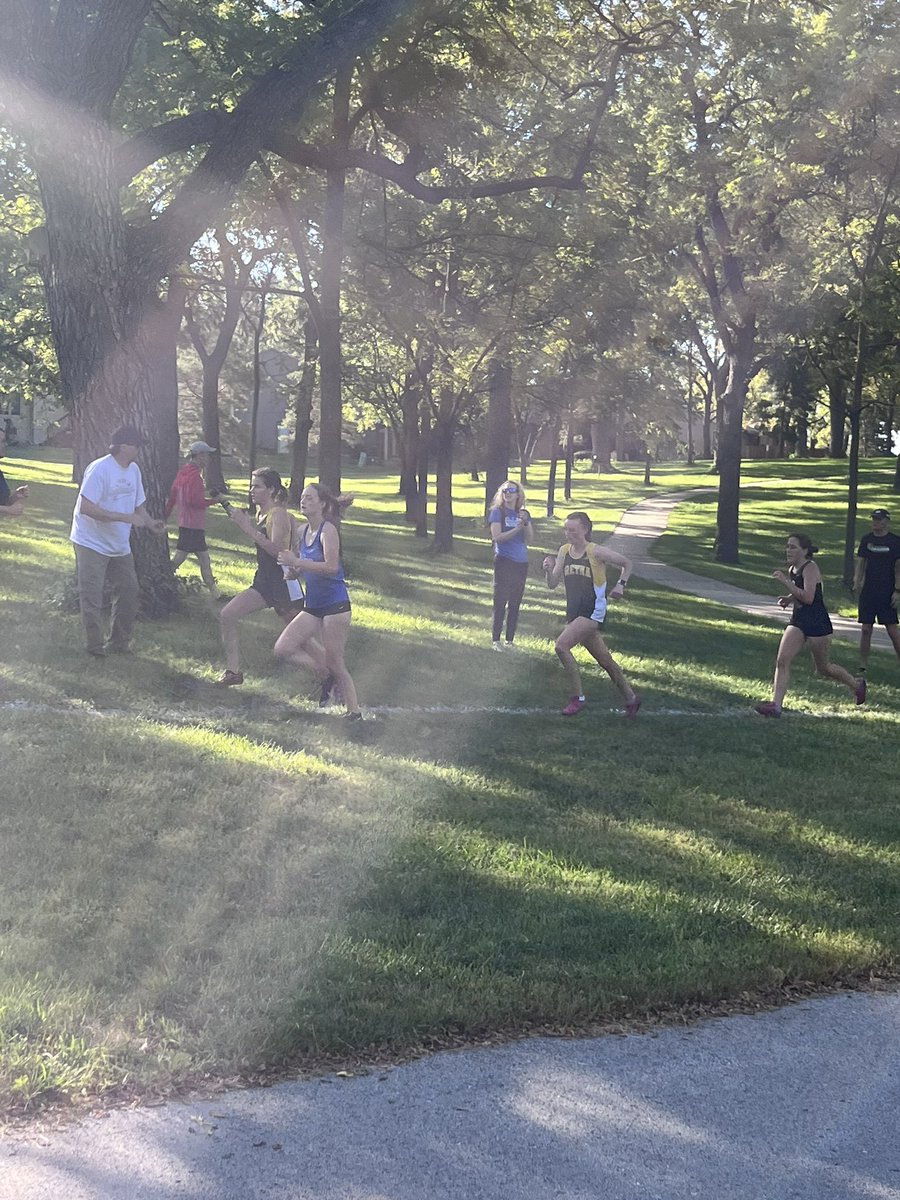 GretnaDragonAD's tweet photo. Proud of these runners this morning out at Walnut Grove Park.  These kids keep improving each week.  Great job @Gretnaxc! https://t.co/F4A9k18Q6E