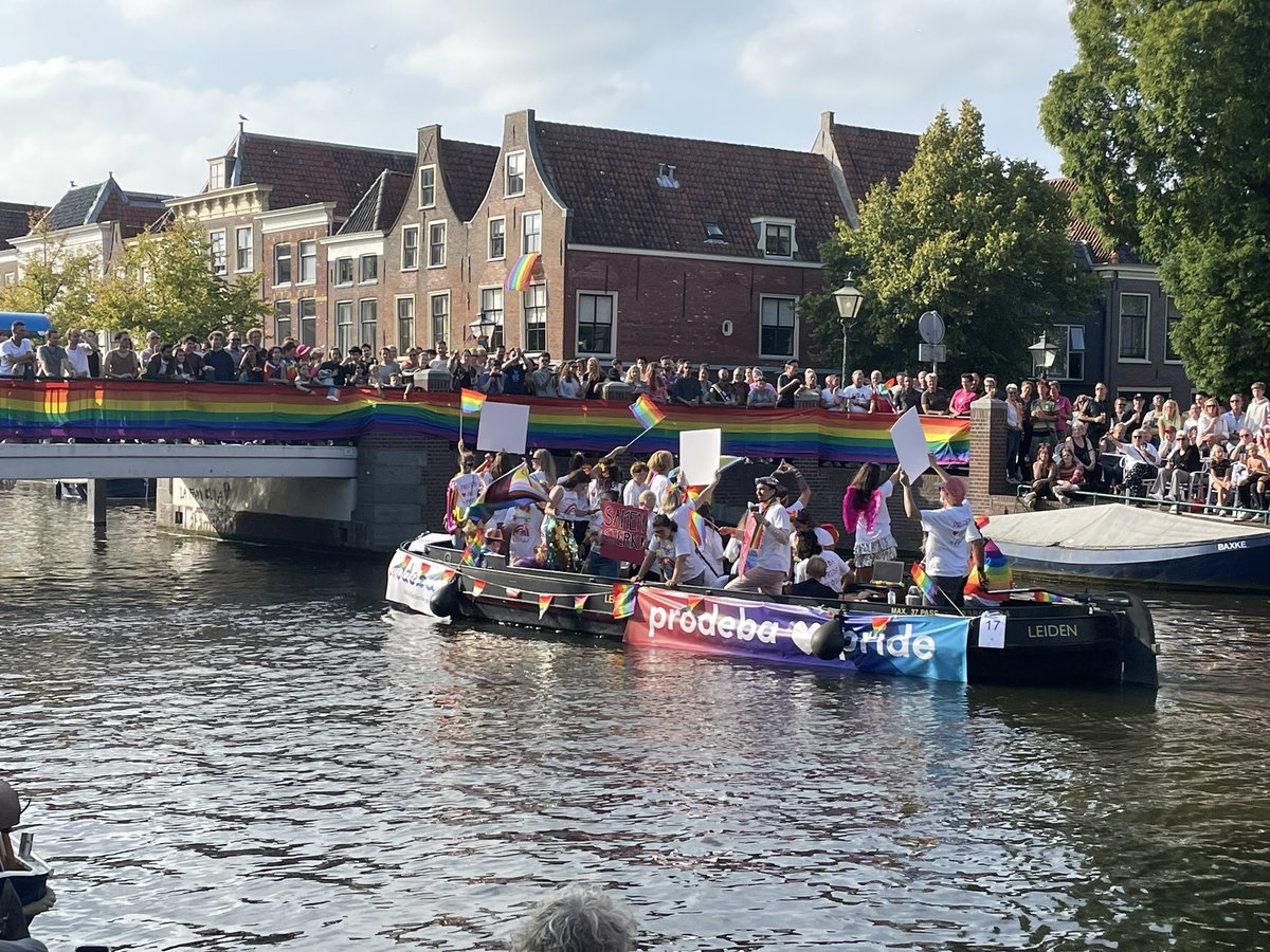 overdiepm's tweet photo. Groot feest in Leiden: de Pride! @omroepwest https://t.co/z40fFJZt8h