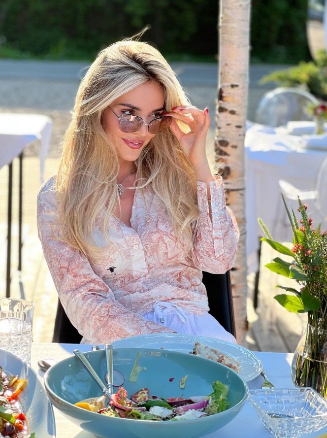 jEs_idol's tweet photo. In fact, chatting with friends is also a way to relax. There are always endless topics to talk with like-minded people.
#afternoonteaweek  
#FriendsForever  
#Topic https://t.co/VGKK5sh7rl