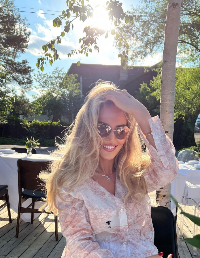 jEs_idol's tweet photo. In fact, chatting with friends is also a way to relax. There are always endless topics to talk with like-minded people.
#afternoonteaweek  
#FriendsForever  
#Topic https://t.co/VGKK5sh7rl