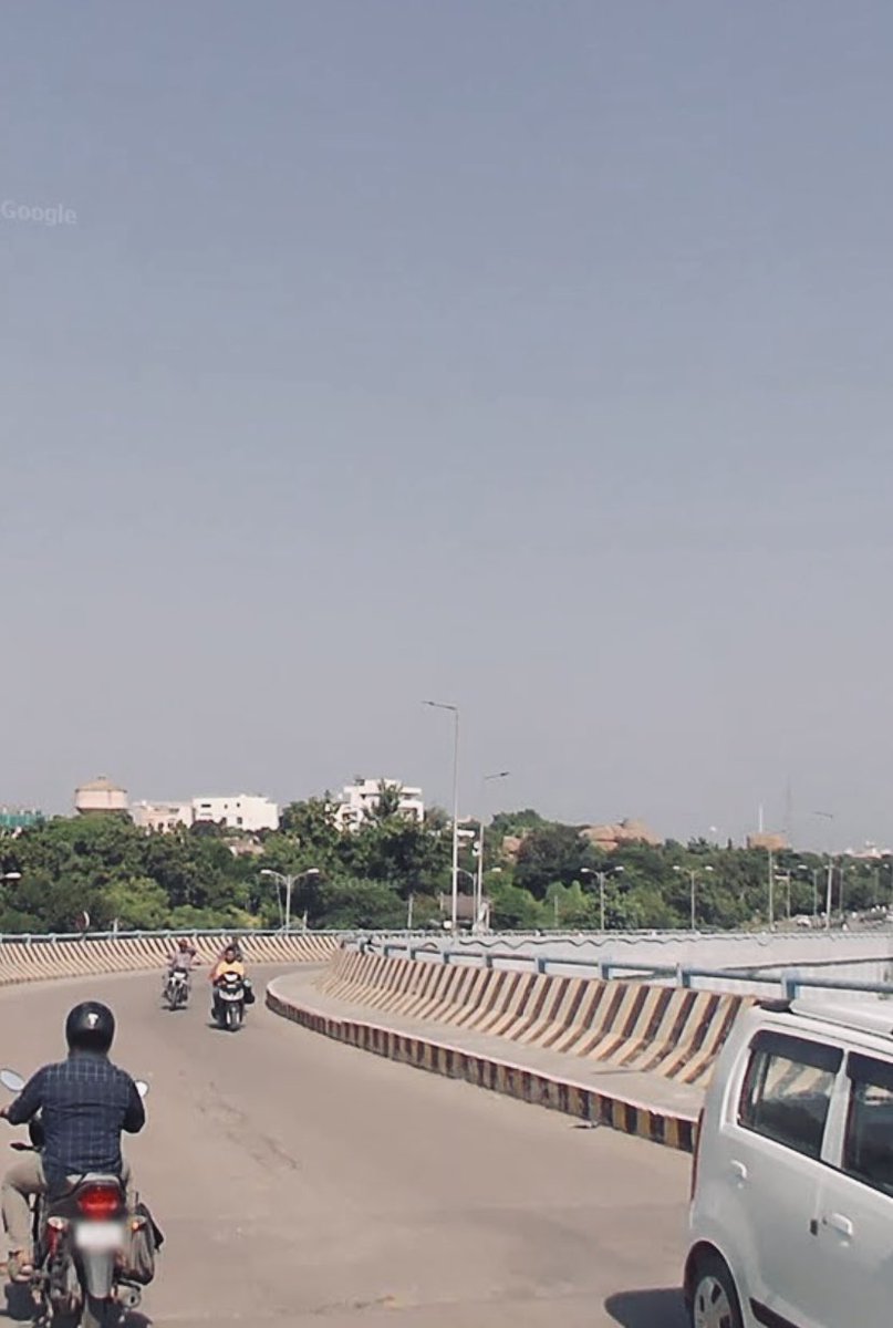 BellaryNamma's tweet photo. Cowl Bazar Flyover will be expanded or another flyover adjacently will be built says area MLA and Minister B Nagendra. 

Existing flyover is 7 meters. It will be either expanded to 12.5 meters or new flyover will be built. 

@BNagendraINC https://t.co/khwcZXH5ll