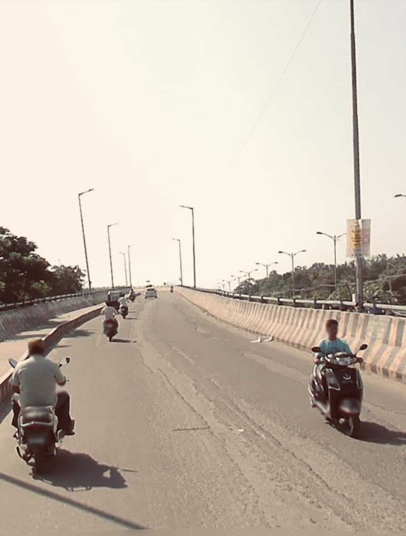 BellaryNamma's tweet photo. Cowl Bazar Flyover will be expanded or another flyover adjacently will be built says area MLA and Minister B Nagendra. 

Existing flyover is 7 meters. It will be either expanded to 12.5 meters or new flyover will be built. 

@BNagendraINC https://t.co/khwcZXH5ll