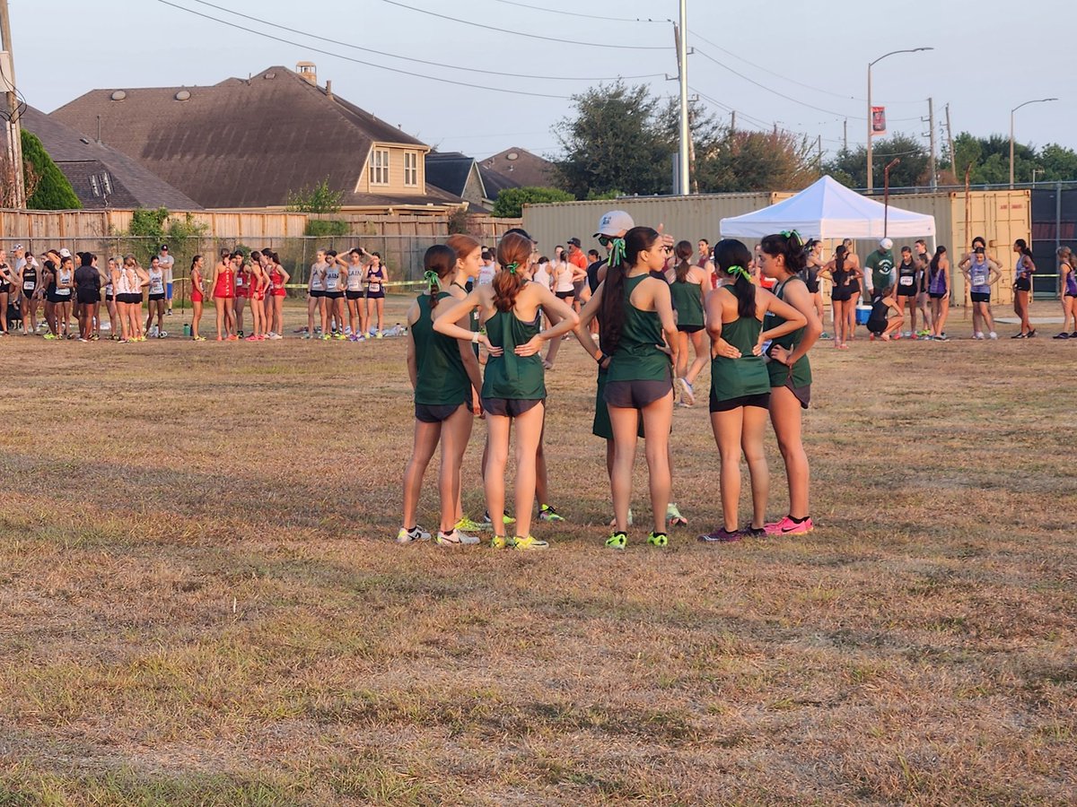 rschlutzmchs's tweet image. It was a beautiful morning and wonderful to see these girls running against some great competition. @mchsschlutz #rpnd #maydeforthis #TheCreekIsRising
