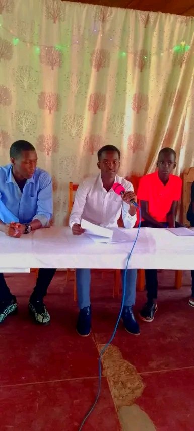 kenty_don's tweet photo. Retour en images du concours C'EST TON DEVOIR organisé au #petit_séminaire_Saint_Pie_X de @MuyingaProvince avec l'appui financier du #Recteur 

@UNICEF_Burundi 
@GwsTrend 
@Me_nickjoe

#cct
#ss_Company https://t.co/0CAeATuESj
