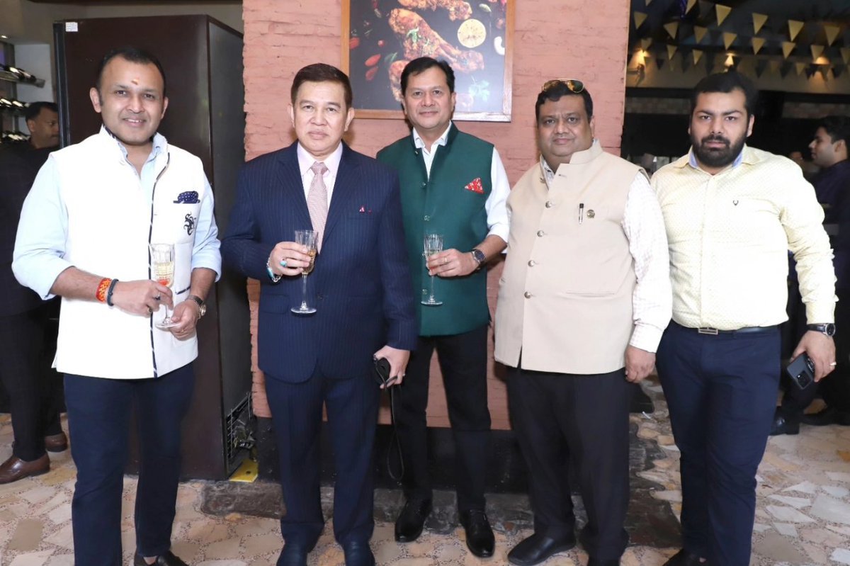 RadissonDelhi's tweet image. "🥂 Celebrating 25 years of culinary diplomacy at The Great Kabab Factory with esteemed ambassadors and diplomats! Here's to a quarter-century of savoring exquisite flavors and cherished memories. 🍷🍽️ 

#Celebrating25Years #RadissonSocialHub #25YearsOfTGKF #RadissonDelhi