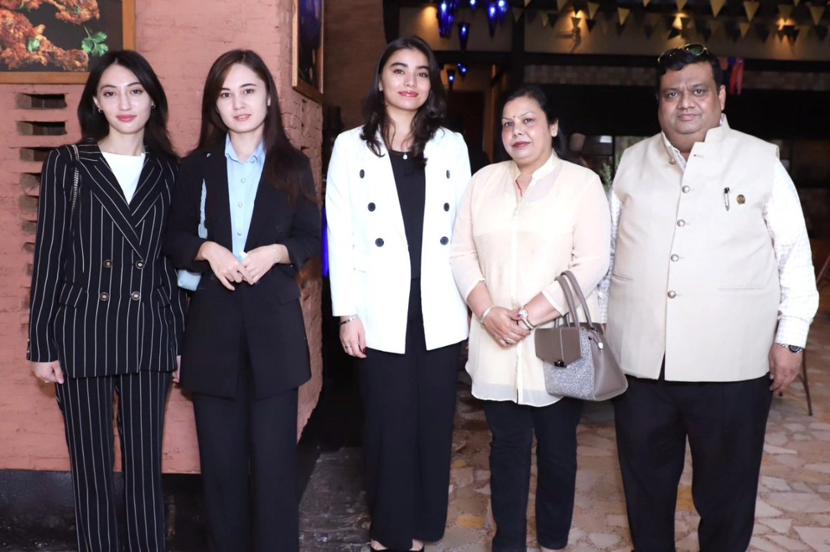 RadissonDelhi's tweet image. "🥂 Celebrating 25 years of culinary diplomacy at The Great Kabab Factory with esteemed ambassadors and diplomats! Here's to a quarter-century of savoring exquisite flavors and cherished memories. 🍷🍽️ 

#Celebrating25Years #RadissonSocialHub #25YearsOfTGKF #RadissonDelhi