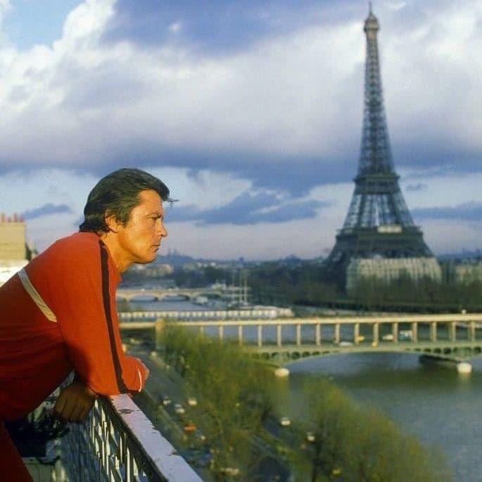 #thankgoditsfriday #alaindelon #french #actor #parisianapartment #parisianlifestyle #parisianstyle #moviestar #80s #80sstyle #cinemafrancais #lifestylephotography #peoplephotography #cityphotography #beyondcoolmag #motion #travel #urban #life