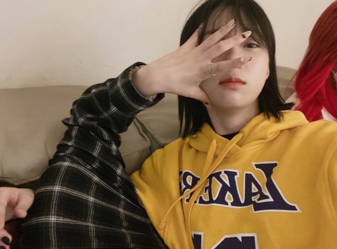 90rumzwk's tweet photo. 같은 반 칼윈 보고싶다...
선생님 애정 독식 전교1등 반장 김믽정
선생님 등골 독식 쌩양아치 꼴통 유지믽
유꼴통 윗학년 날라리들도 아 걔는 좀... 하고 피할 정도로 성정 지랄맞은데
얼레
이상할 정도로 반장 말 잘 들음
수상할 정도로 반장 눈치도 ㅈㄴ 봄
왜??

학교 밖에선 이러는 사이라 ㅋㅋ https://t.co/reJzwmBHZw