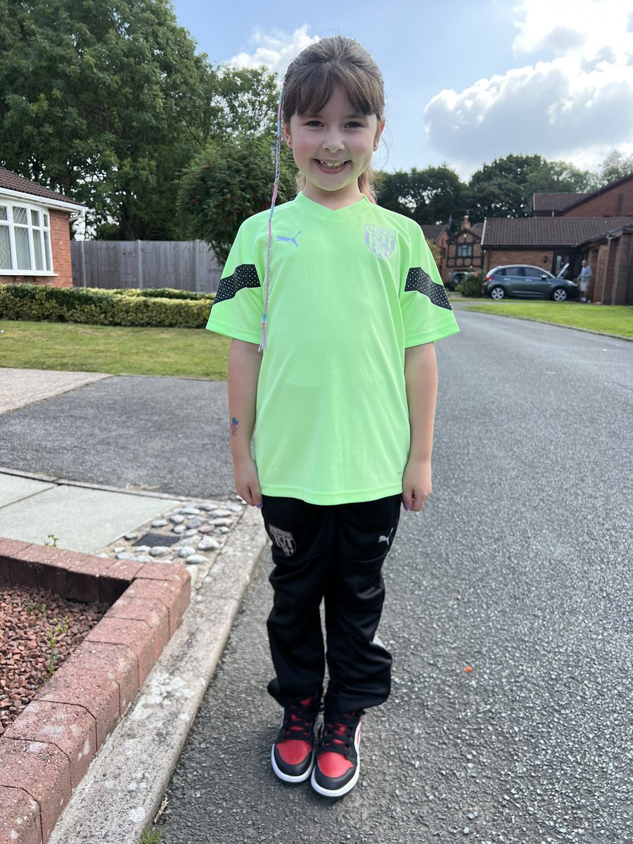fundraiserheidi's tweet photo. Back to the Hawthorns for the first time this season. Heidi predicts a 2-1 win! Much excitement here as we set off! @WBA #WBA #AlbionFamily @HerGameToo #WBAHUD https://t.co/7shGzxpE6T