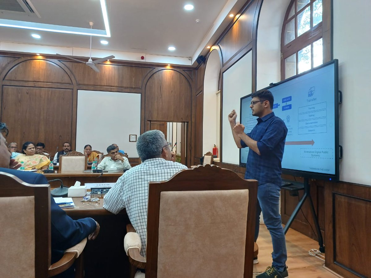 mukulksachdeva's tweet photo. Last Friday presented our AI solutions in Education to various govt officials and Vice Chancellors of universities/colleges in Maharashtra.
Loved the enthusiasm and commitment to use AI to solve problems and improve the students experience in the higher education space. https://t.co/fbivfIoPcr