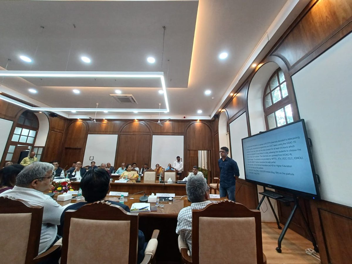 mukulksachdeva's tweet photo. Last Friday presented our AI solutions in Education to various govt officials and Vice Chancellors of universities/colleges in Maharashtra.
Loved the enthusiasm and commitment to use AI to solve problems and improve the students experience in the higher education space. https://t.co/fbivfIoPcr