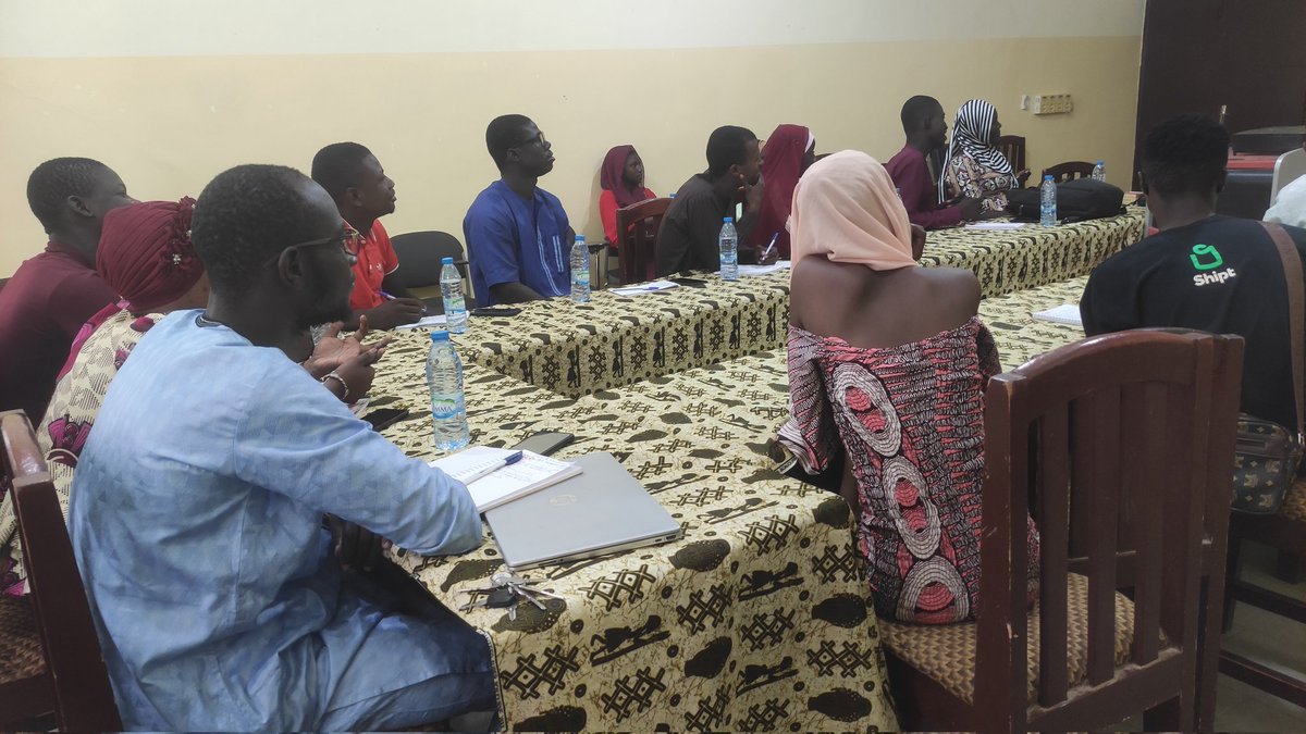 dramevision's tweet image. C&apos;est parti pour la session de formation en blogging avec une vingtaine de jeunes à #Mopti.
#BlogDay2023
#Doniblog
