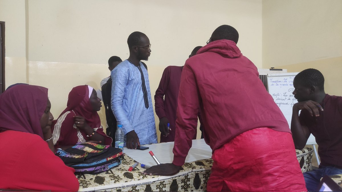 dramevision's tweet image. C&apos;est parti pour la session de formation en blogging avec une vingtaine de jeunes à #Mopti.
#BlogDay2023
#Doniblog