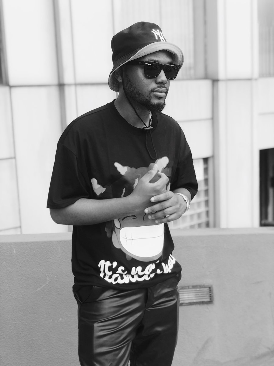 officialberryd's tweet photo. Babamiloke &amp; Designer has now Topped streams Across platforms. continue vibing ,and dont also forget to like and share ! https://t.co/I1M2qWC9IW