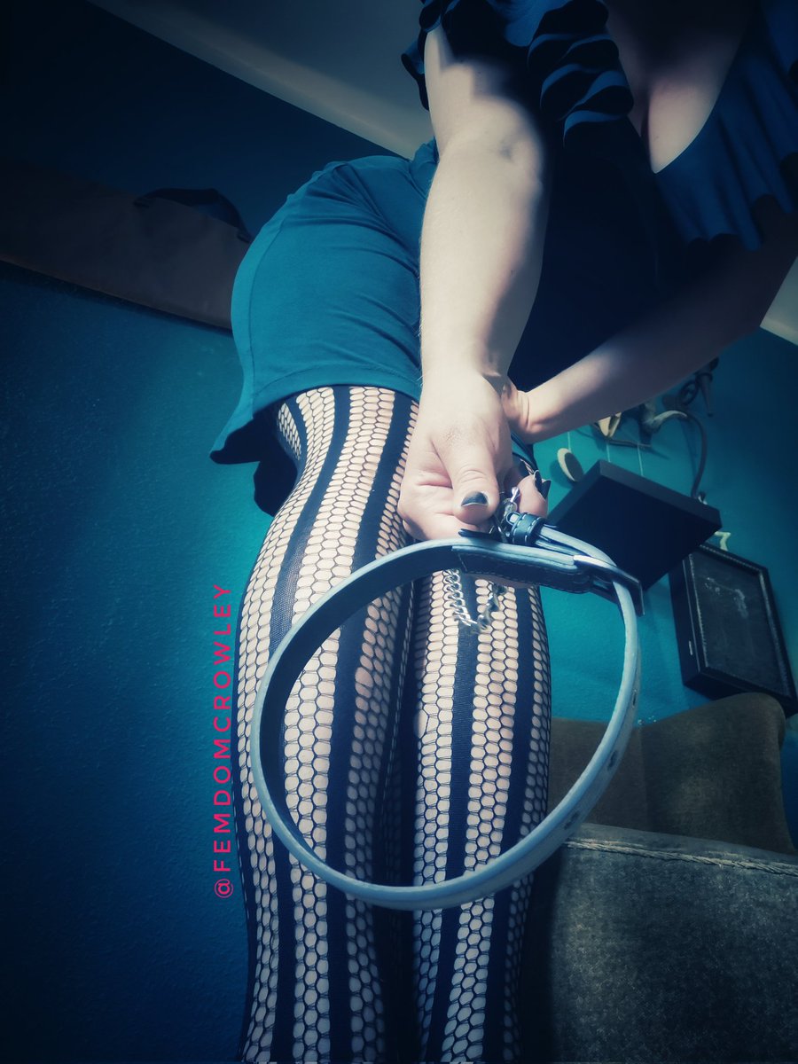 FemdomCrowley's tweet photo. Hier, ich hab etwas wo nach du dich sehnst.
Komm zeig mir was du alles dafür tun würdest an meiner Leine gebunden zu sein. https://t.co/tIdcJifN8Y